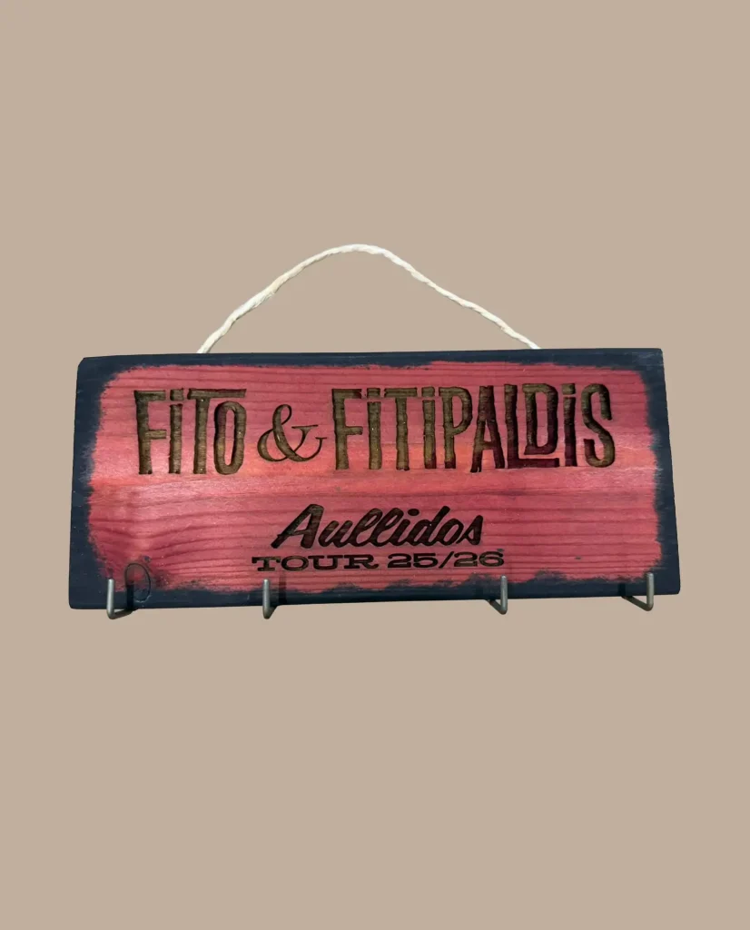 Colgador de llaves de madera rojo modelo fito y fitipaldis aullidos tour merchandising oficial medicine music
